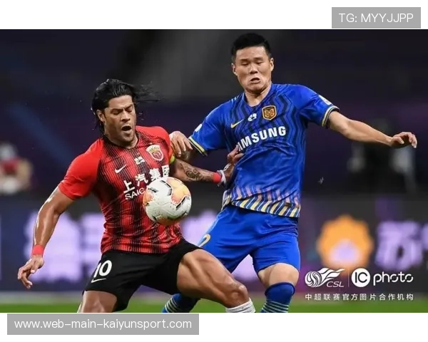 深圳新鹏城防守反击一气呵成，边路传中制造乌龙险情