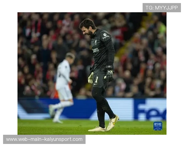 维尼修斯左路内切爆射近角，皮球应声入网锁定胜局